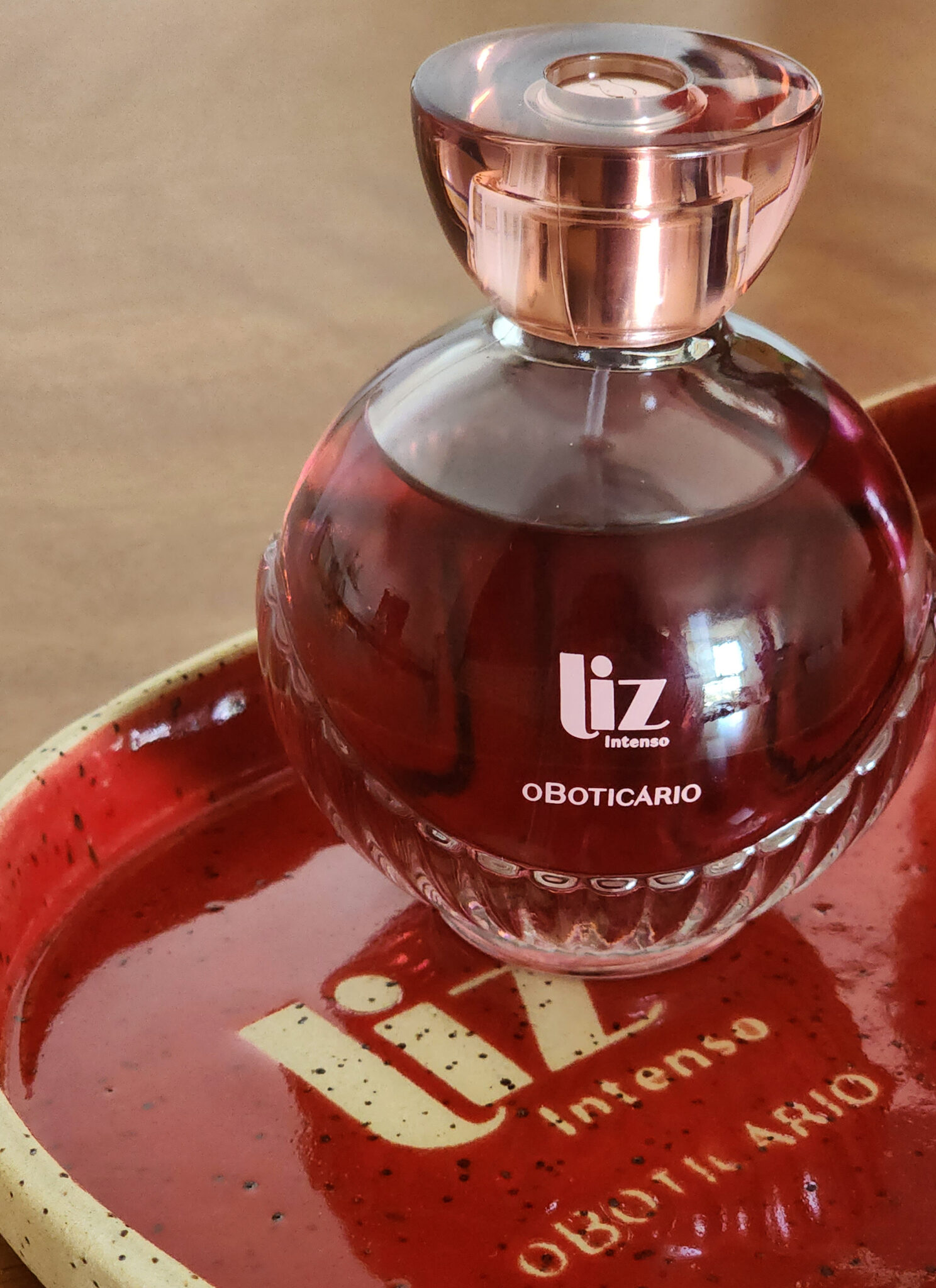 Perfumista Emilie Coppermann Apresenta Liz Intenso Nova Fragr Ncia