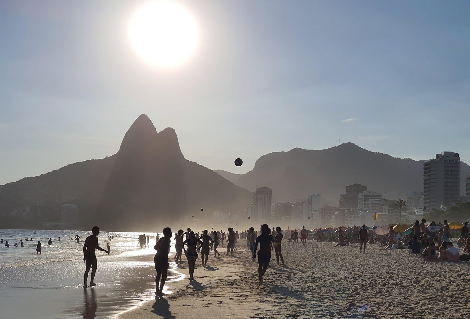 Brasil bate recorde histórico e recebe 9,3 milhões de turistas internacionais em 2025
