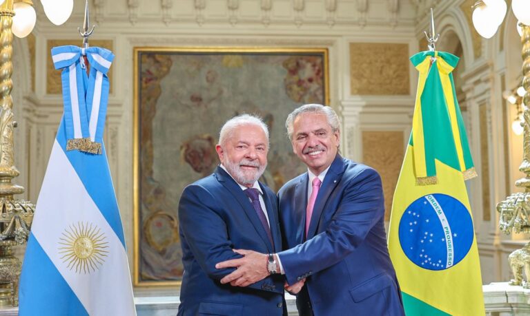 Brasil e Argentina estudam criar moeda única