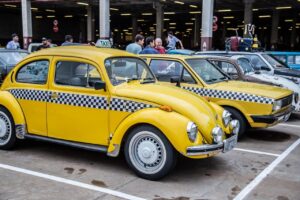 Goiânia recebe confraria de carros antigos