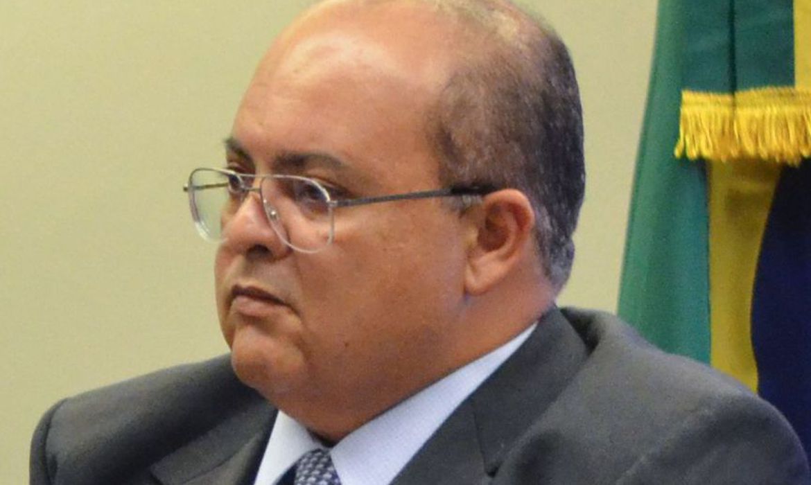 Alexandre Moraes afasta governador