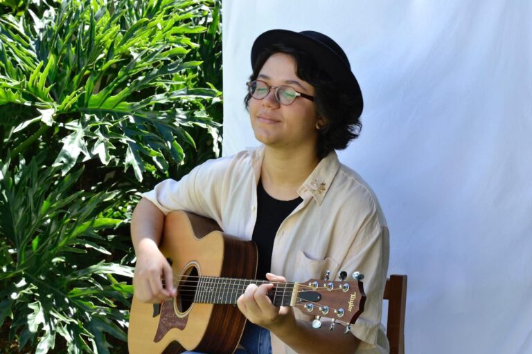 Cantora e Compositora Brunê faz show em goiânia