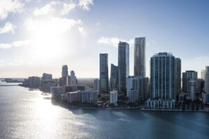 Oscar Niemeyer e Roberto Burle Marx inspiram arquitetura de empreendimento em Miami