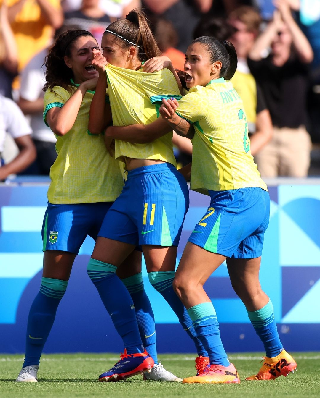 Futebol feminino perde para a Espanha