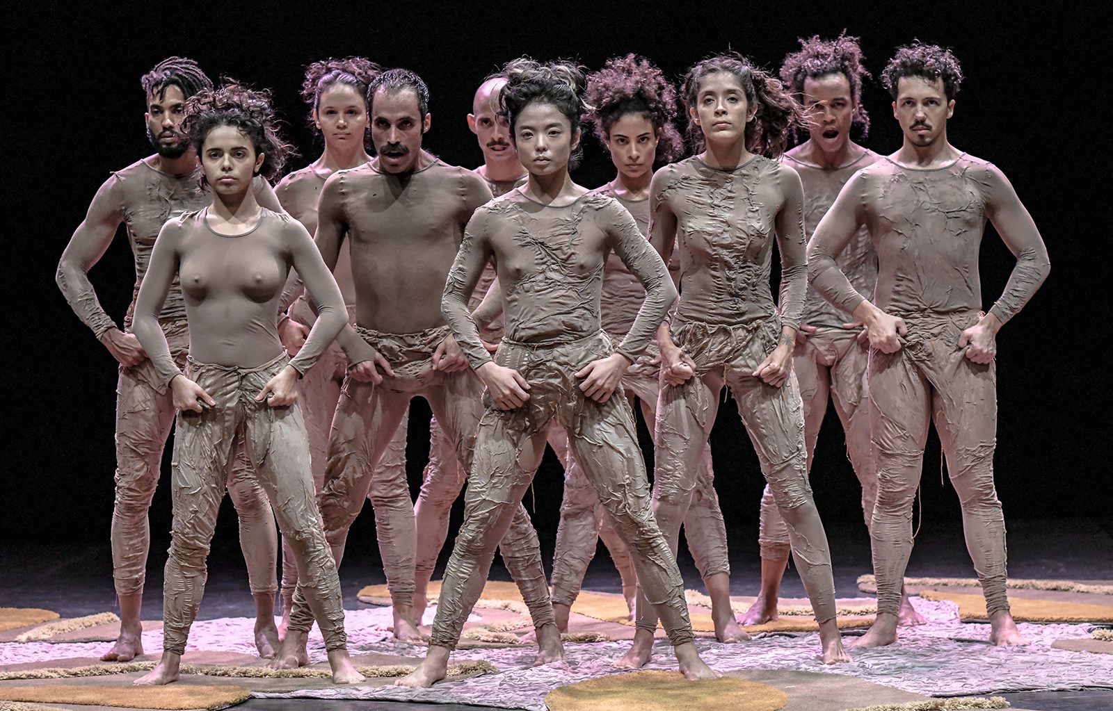 Quasar Cia de Dança Menos da Metade