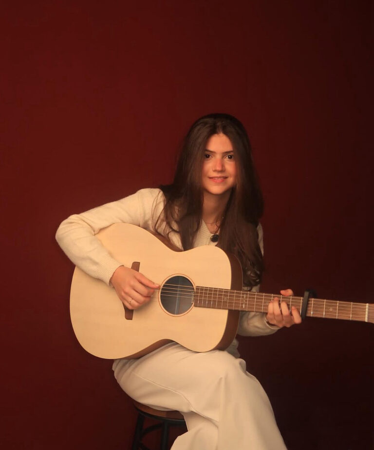 Bia Lasmar clipe Coração de Barro