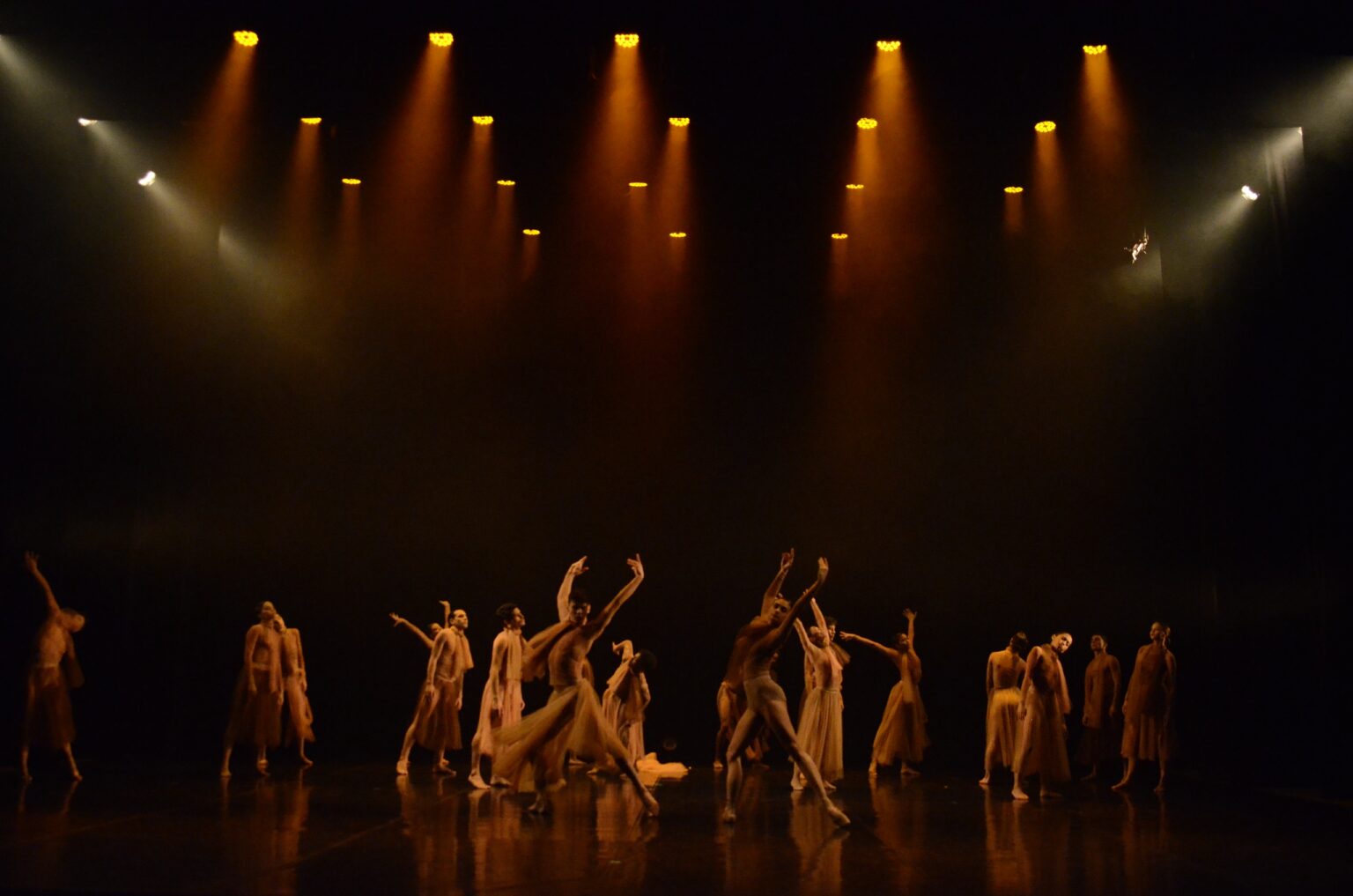 Basileu França espetáculo EntreAtos