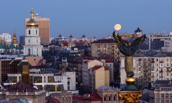 Russia bombardeia Kiev