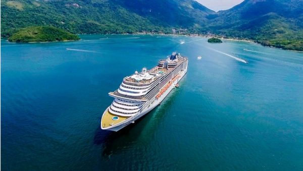 Cruzeiros movimentam a costa brasileira