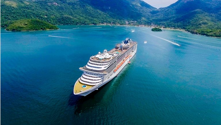 Cruzeiros movimentam a costa brasileira