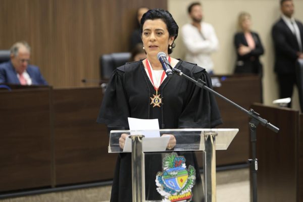 Governador Ronaldo Caiado enaltece parceria do Tribunal de Justiça durante posse da desembargadora Laura Bueno, no TJGO