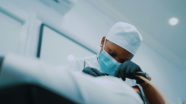 shedrack-salami-odontologia-unsplash