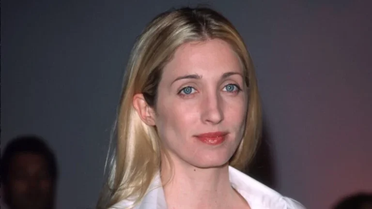 Carolyn-Bessette-Kennedy--860x484
