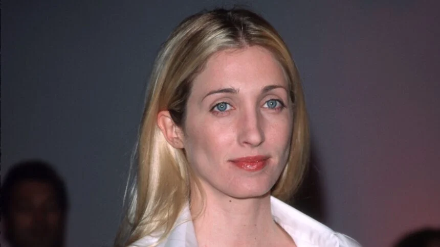 Carolyn-Bessette-Kennedy--860x484