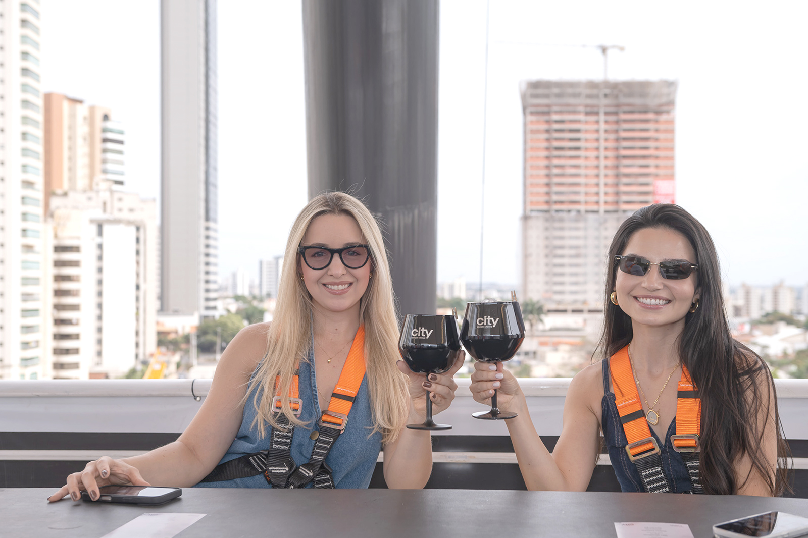 Giullya Silva Oliveira Franco e Samiha Sarhan