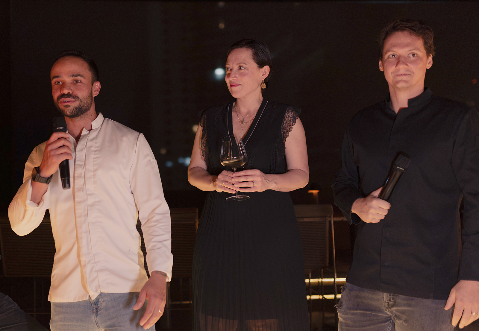 Marie-Christine Osselin entre os chefs Lucas Duarte e Ian Baiocchi