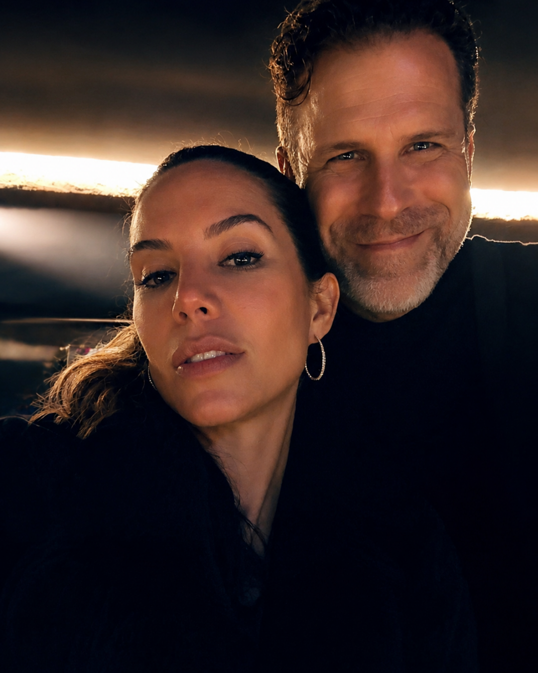 Adam G. Simon e a esposa, Larissa Andrade