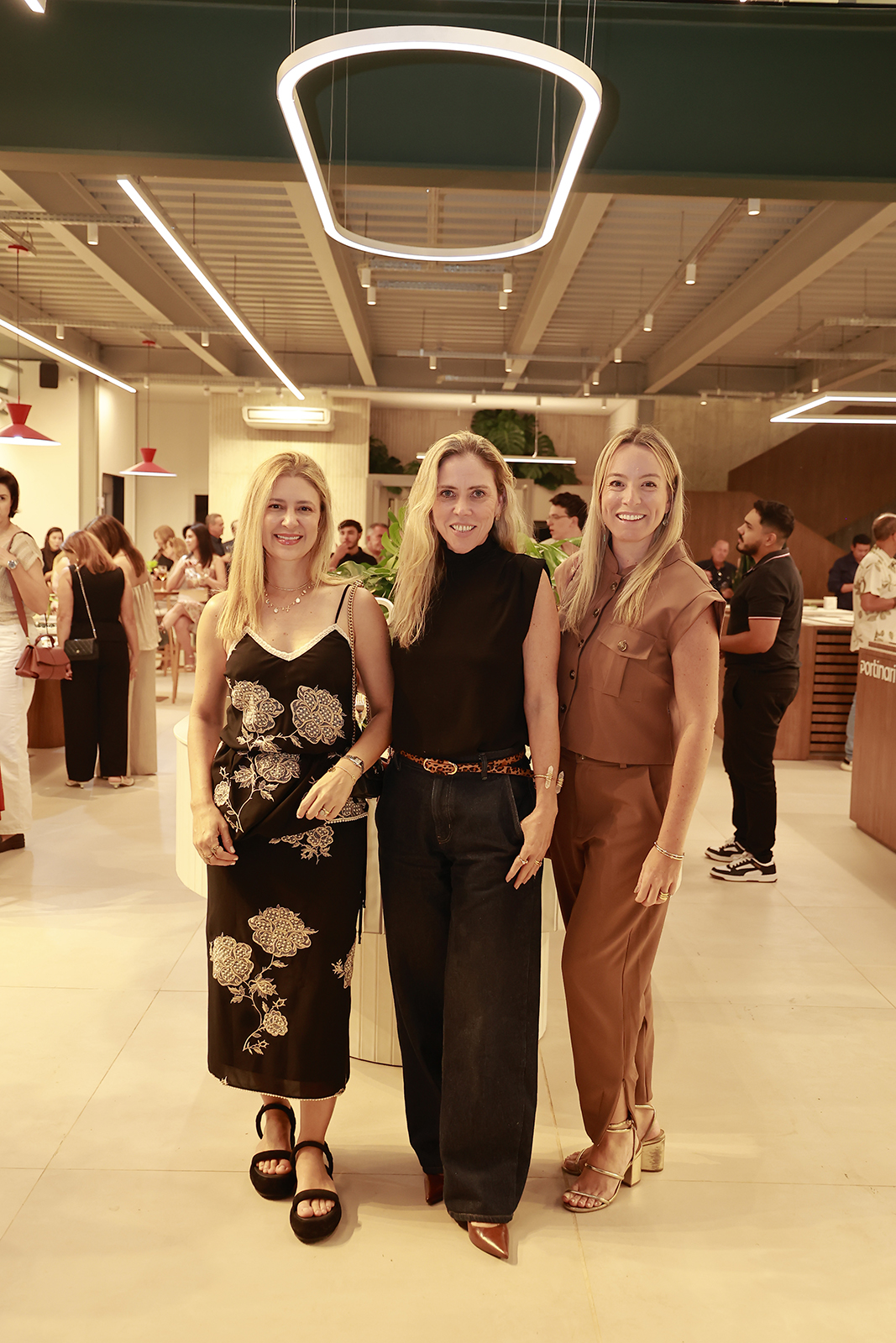 Carine Espírito Santo, Luciana Durde e Larissa Maffra