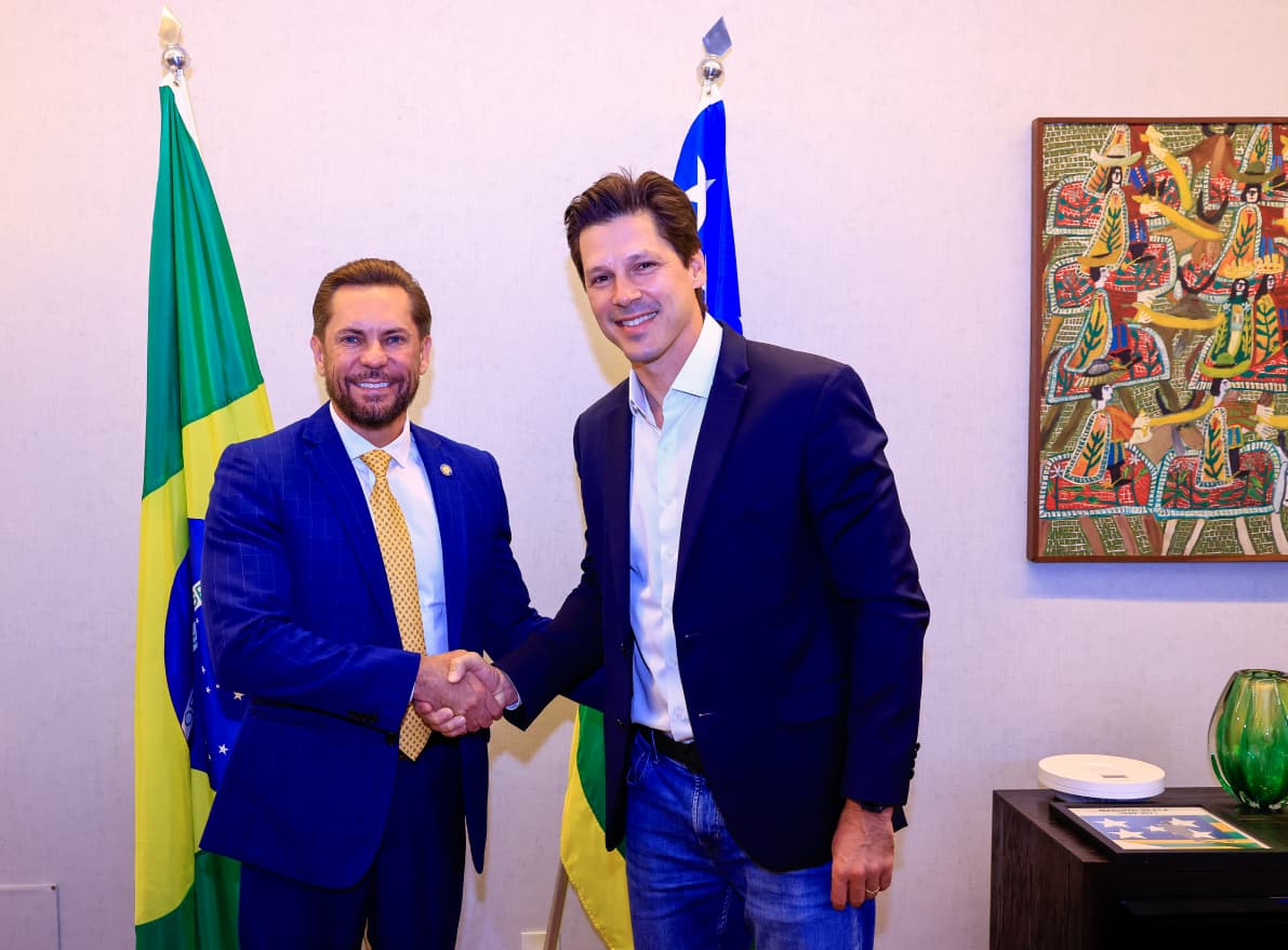 Daniel Vilela e Bruno Peixoto assinam termo de transmissão de cargo do governo de Goiás