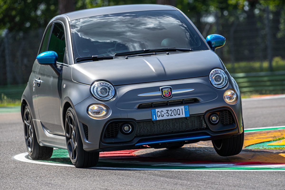 05_New-Abarth-F595-1