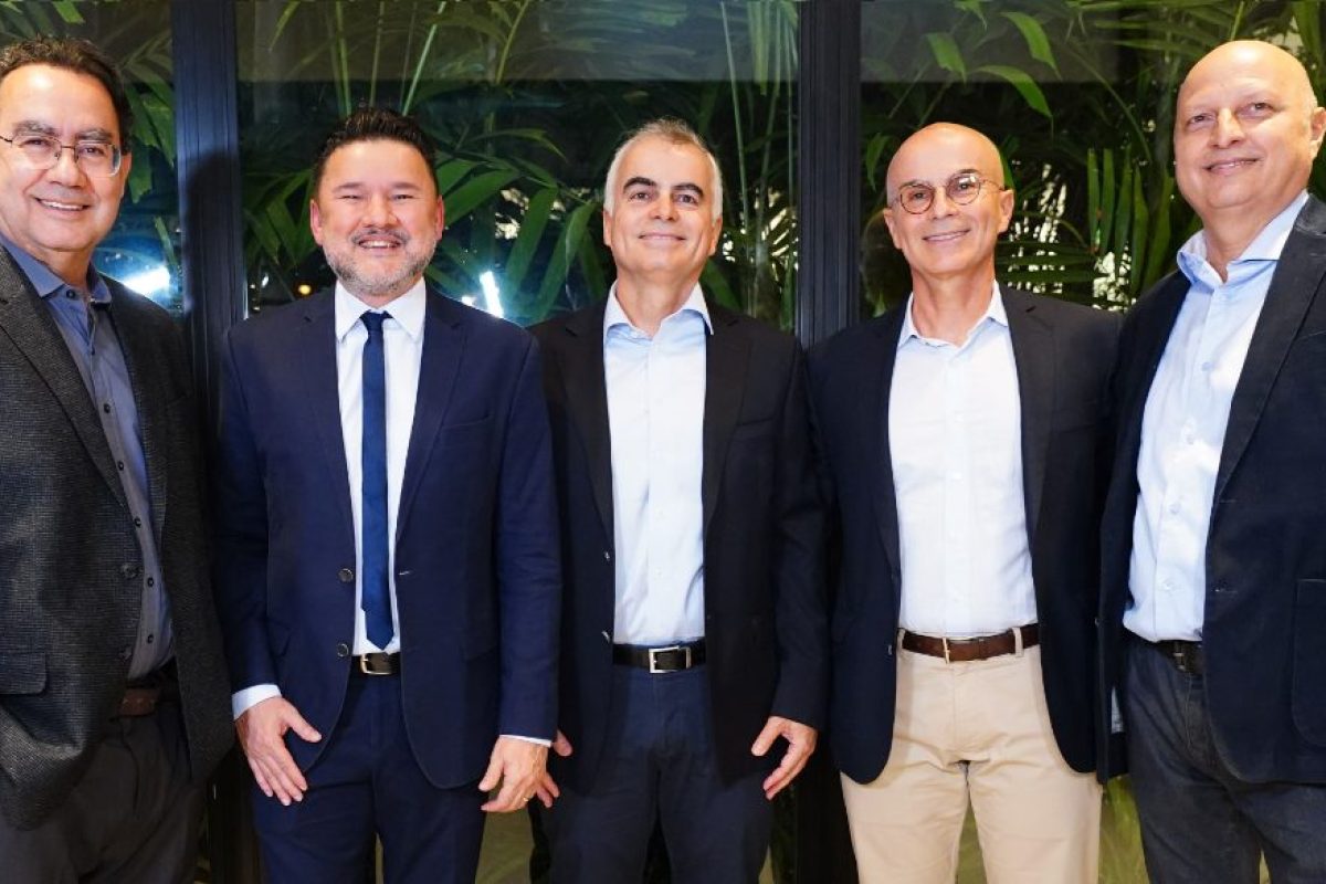 1-Augusto-Cury-Marcus-Araujo-Frederico-Peixoto-Craveiro-Guilherme-Peixoto-Craveiro-e-Rodolfo-Dafico-de-Oliveira-lancaram-o-Programa-Gestao-da-Emocao-voltado-para-os-clientes-da-FGR-Incorporacoes