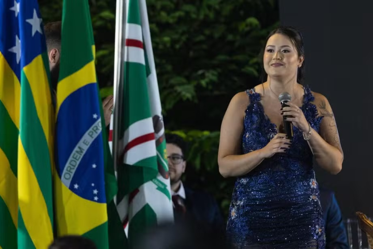 1a-mulher-a-se-formar-em-Inteligencia-Artificial-no-Brasil-1