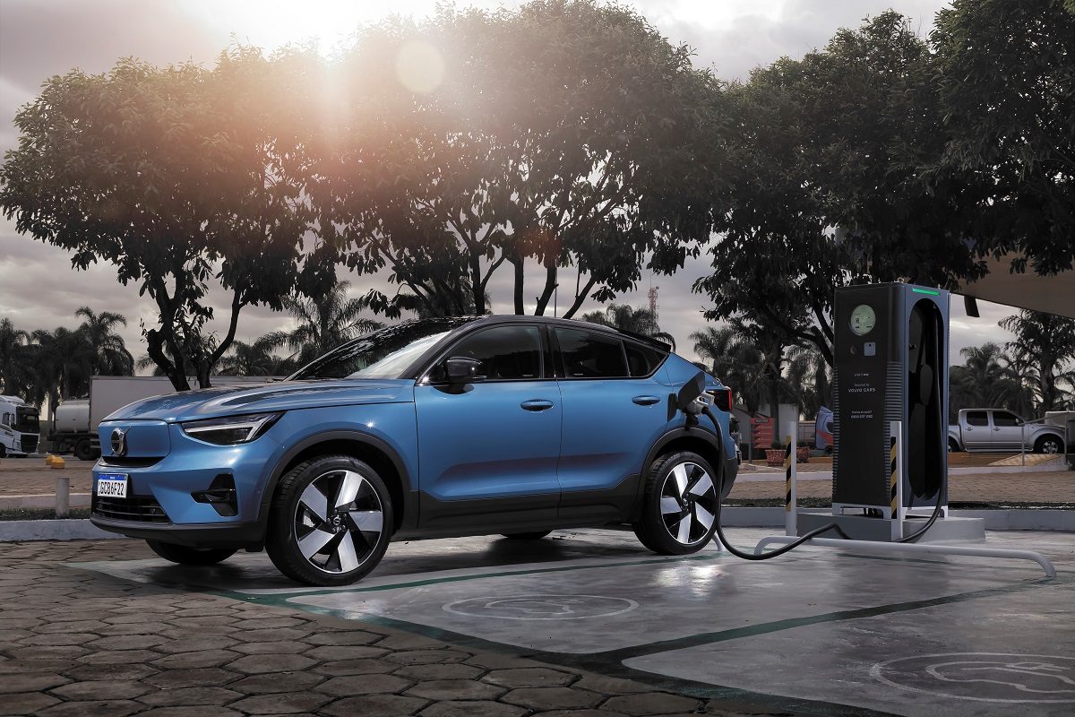 303326_Volvo_Car_Brasil_inaugura_novo_eletroposto_de_carga_r_pida_em_Avar_SP-1