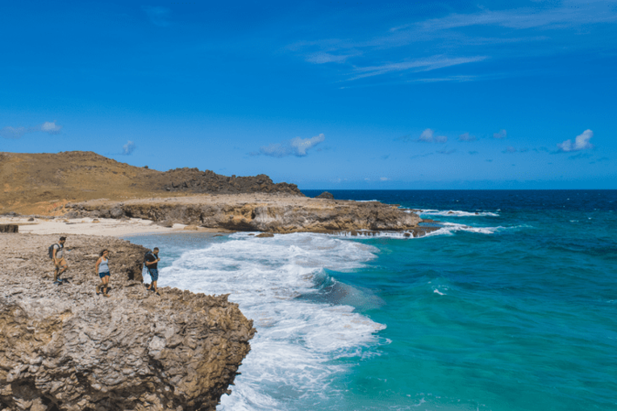 383366_947505_hiking_in_arikok_national_park3-1