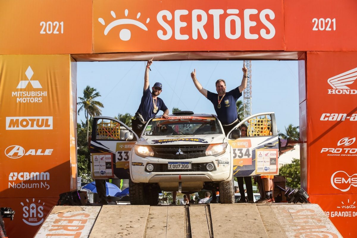 396170_982116_crA_C_dito_ricardoleizer__equipe_vencedora_categoria_production-1