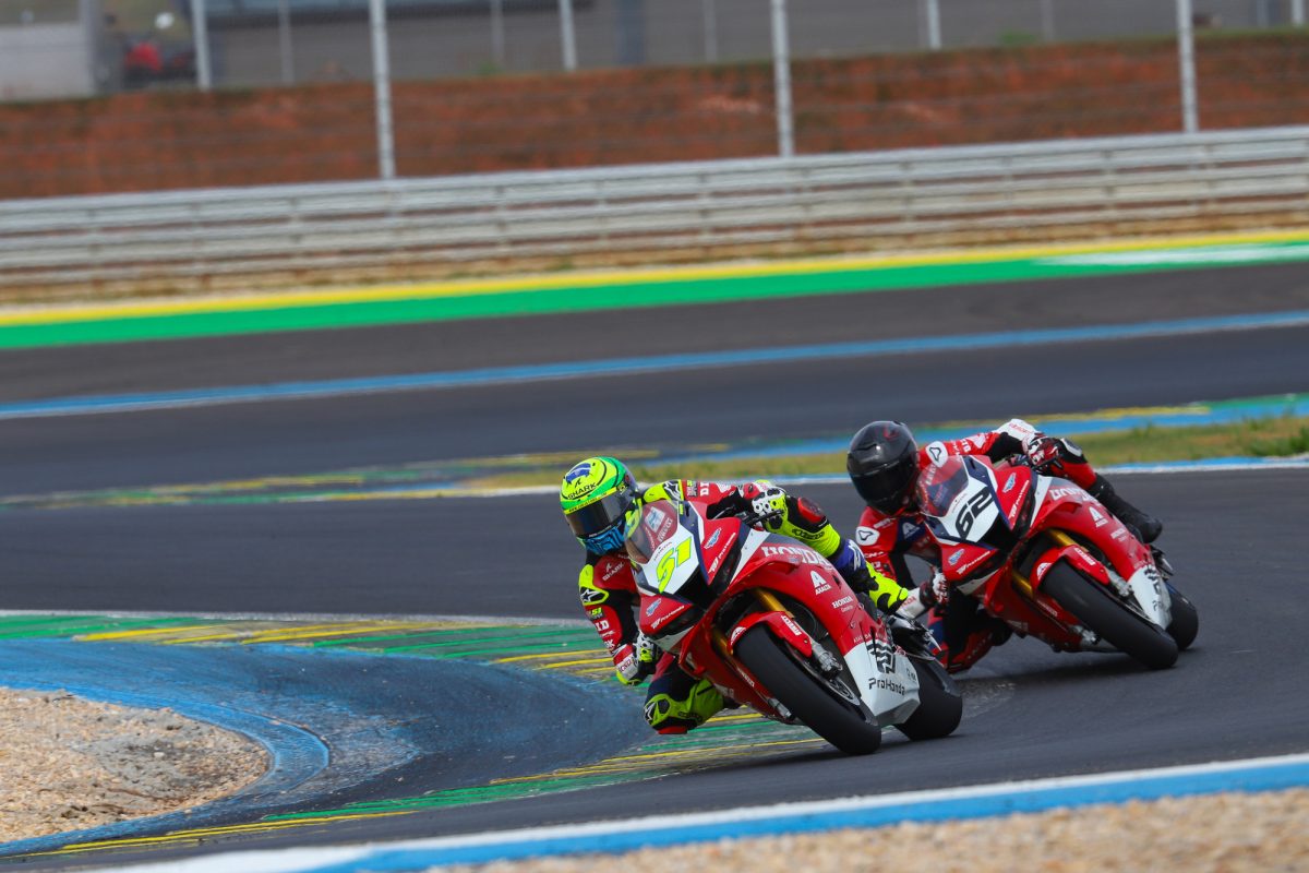 Granado liderou e Fontainha foi o terceiro na GP1000 by Motul
(Foto: Moto1000GP/Grelak Comunicação)