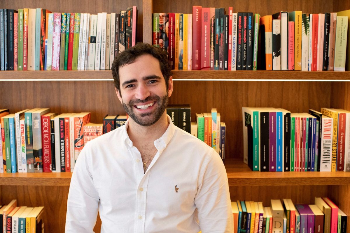 Pedro Pacífico (Bookster), advogado, escritor e influenciador literário, é um dos participantes da programação especial que celebra os 10 anos da Vitrine do Conhecimento. (Foto: Divulgação)