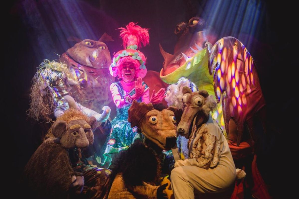 9d0ffdb4-o-reino-das-cores-brilhantes-trolls-em-goiania-1-1