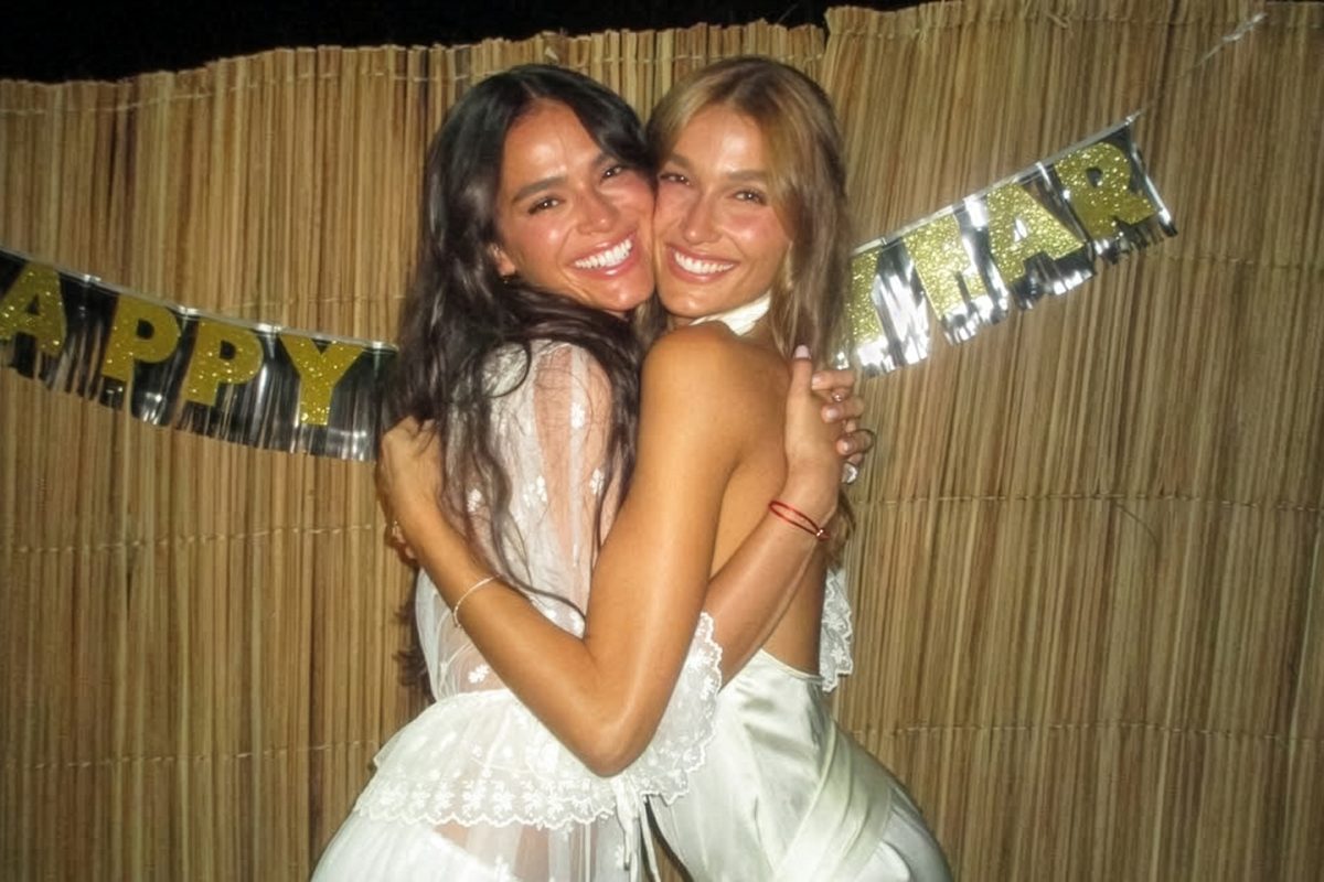 Bruna Marquezine e Sasha Meneghel Havaianas