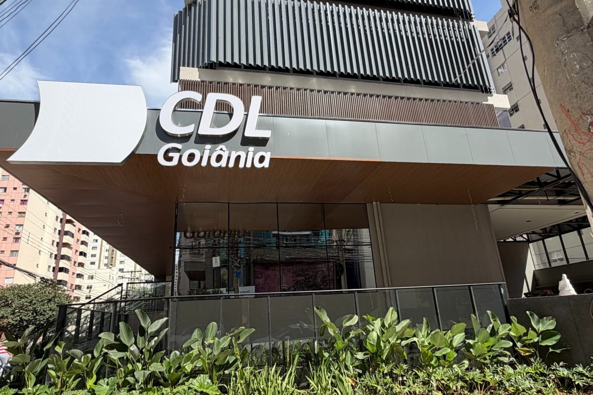 uma legenda para a foto sobre o assunto
A CDL Goiânia promove encontro gratuito para orientar empresários do varejo sobre os impactos da reforma tributária na formação de preços, nos créditos tributários e na gestão financeira dos negócios. (Foto: Divulgação)
