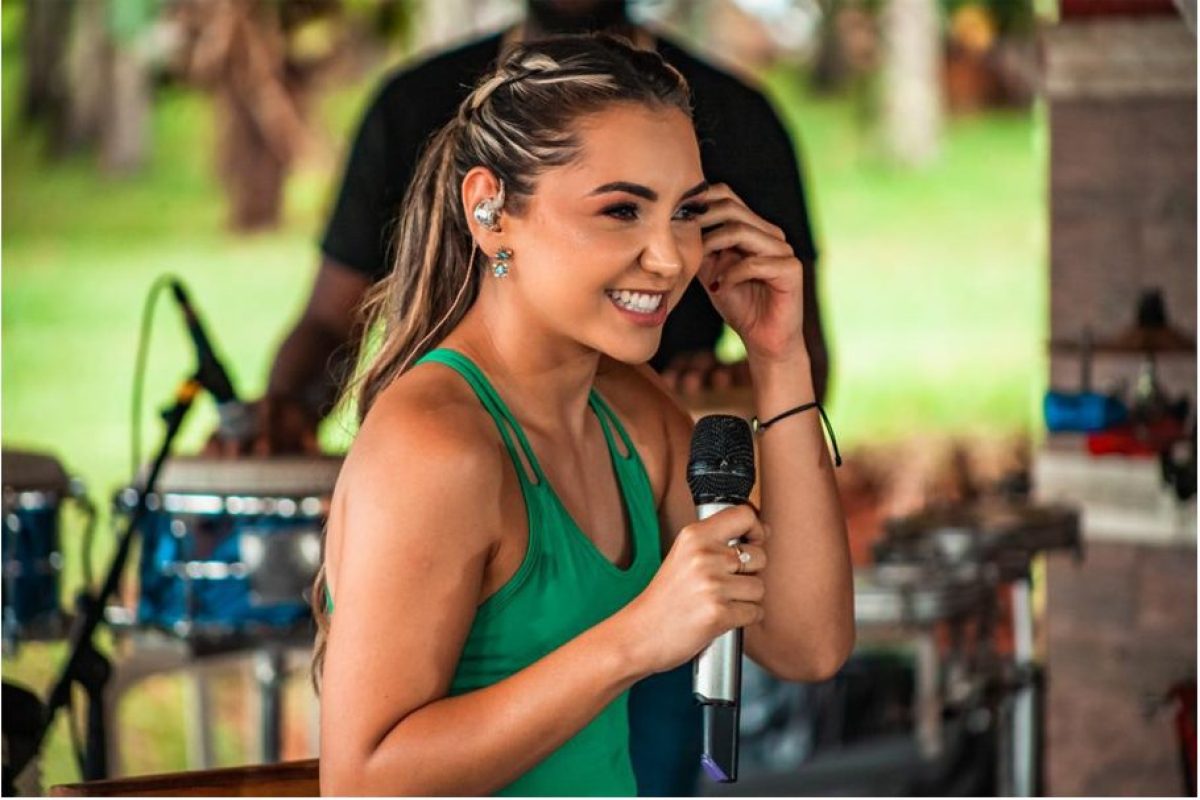 Cantora-Sabrina-Monteiro-1