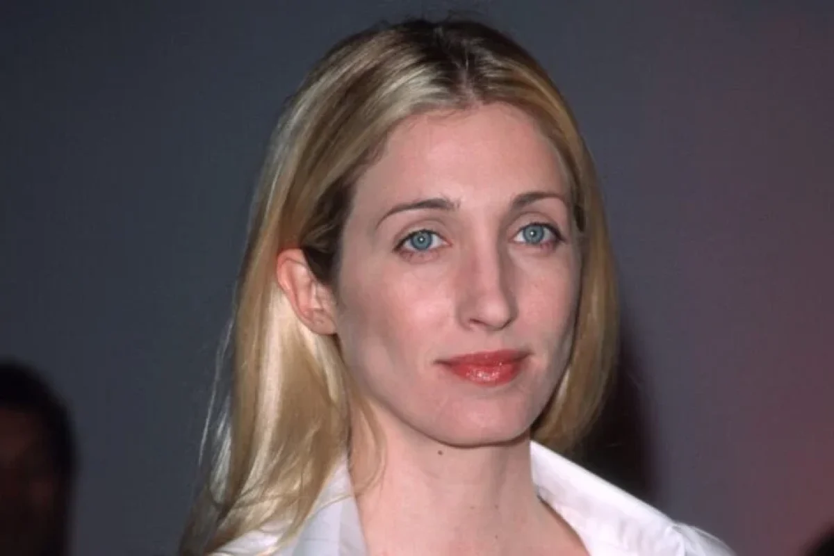 Carolyn-Bessette-Kennedy--860x484