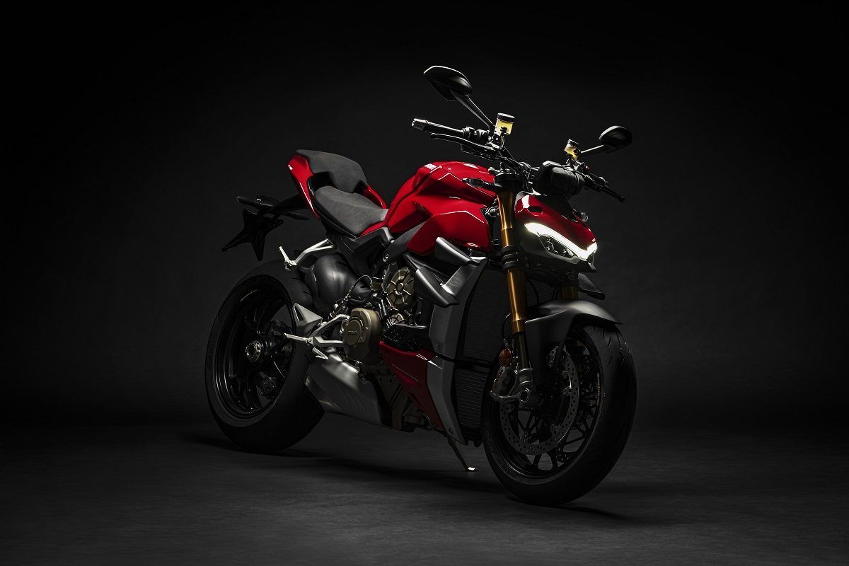 DUCATI_STREETFIGHTER_V4S_02_UC152856_Mid-1