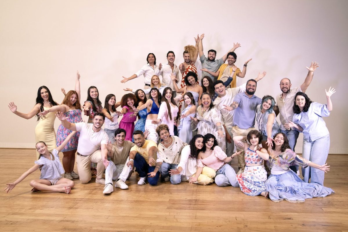 Montagem leva ao palco a história de Sophie e Donna Sherida, personagens do musical inglês que conquistou públicos ao redor do mundo (Foto: Basileu França)