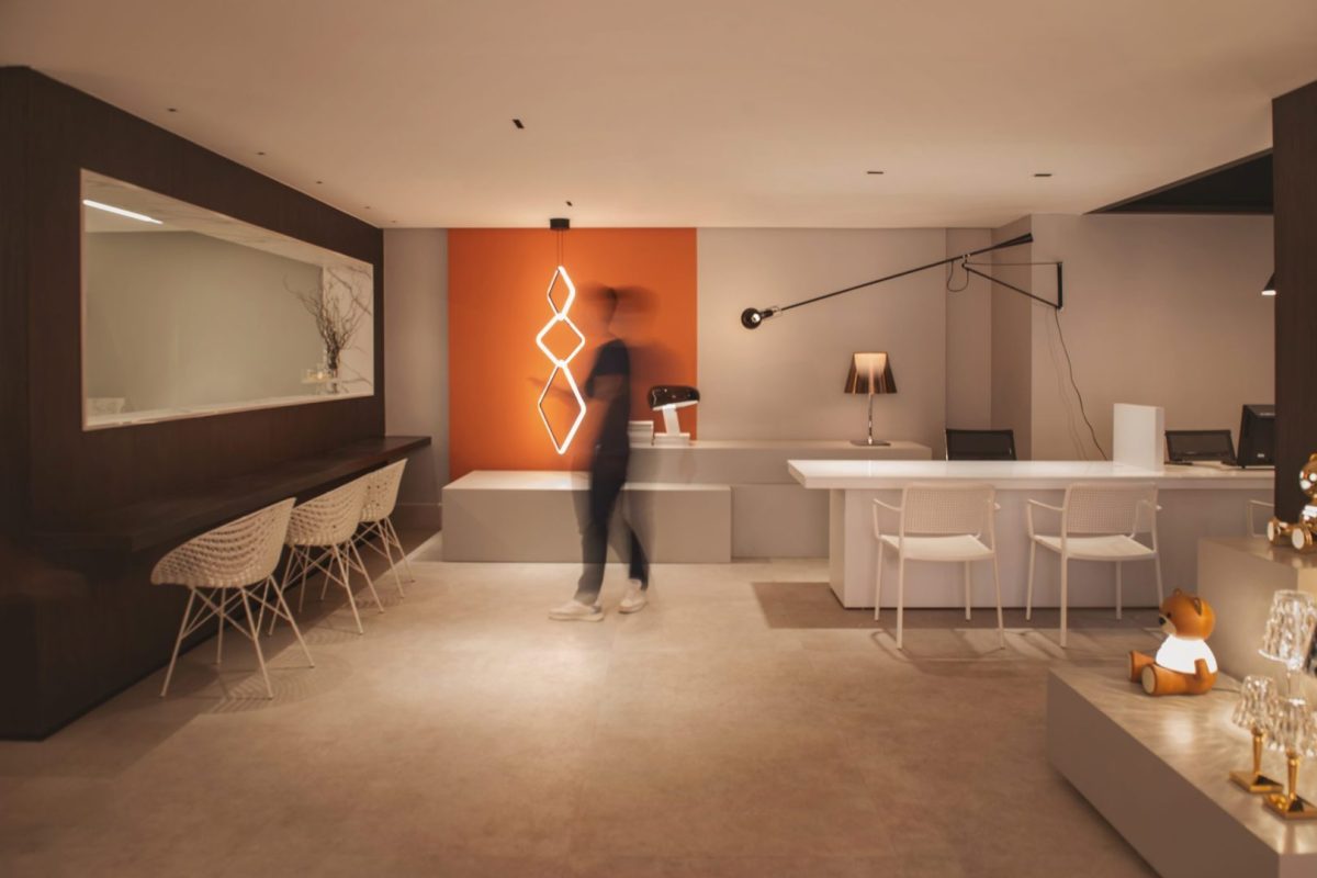 Foto-1-Studio-Luz-aposta-no-branding-evidenciando-de-forma-clara-seus-propositos-transmitindo-seus-valores-e-criando-conexoes-com-os-clientes-scaled-1