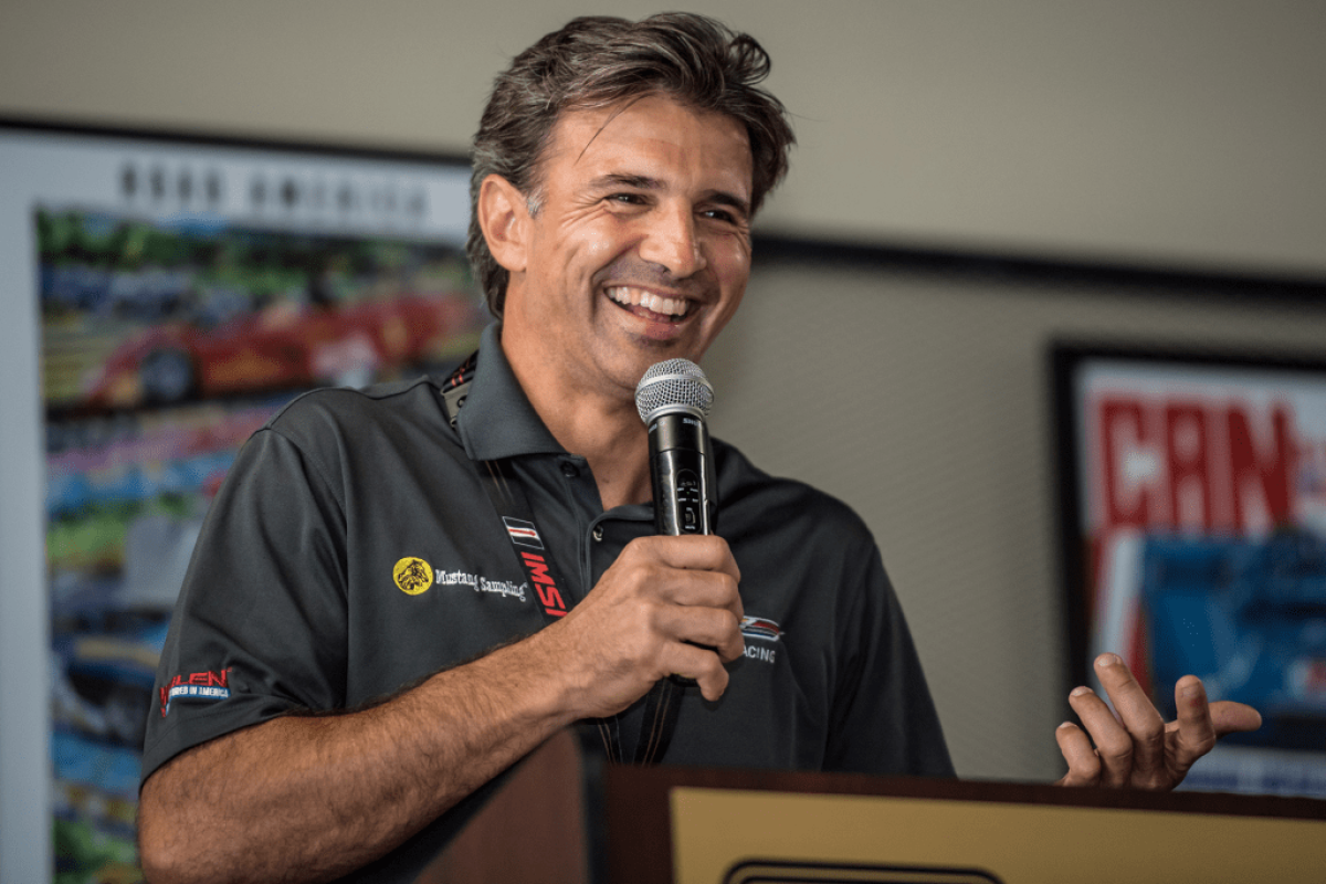 Christian Fittipaldi e o novo logotigo da equipe Fittipaldi na Stock Car
(Foto: Divulgação)