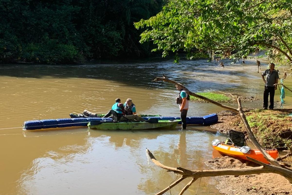 Instalacao-da-Ecobarreira-no-Rio-Meia-Ponte-2-1