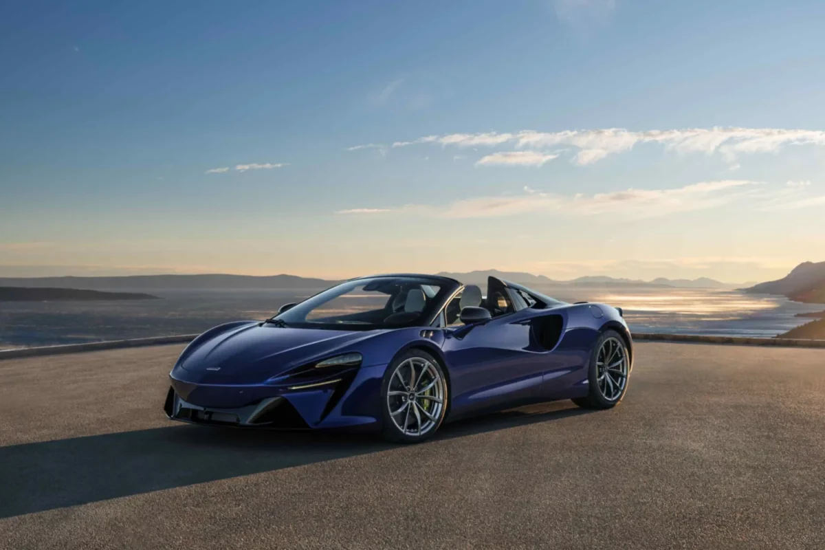 McLaren_Artura_3255-1_crop-16x9-1