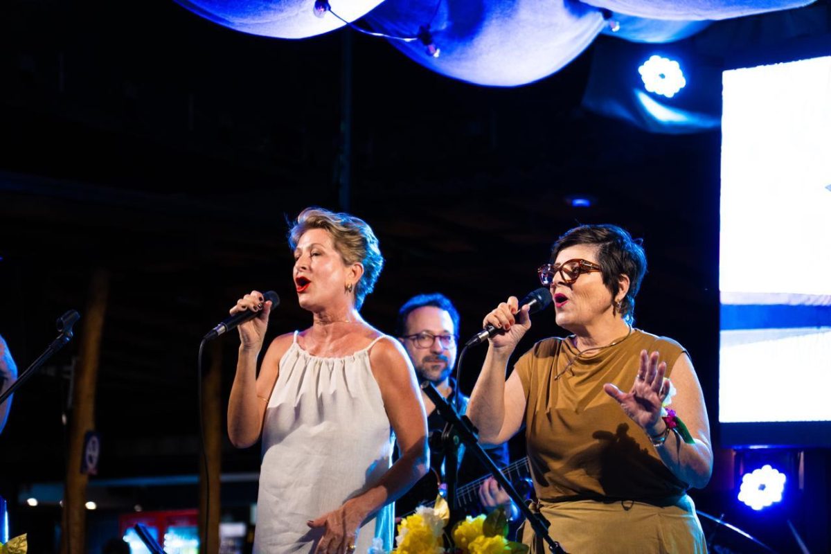 Míriam Veiga e Márcia Jácomo, do duo Primas, estreiam o projeto Toca da Bossa com um repertório que reúne bossa nova, MPB, samba-canção e jazz. (Foto: Divulgação)