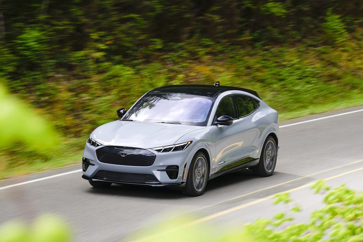 Mustang-Mach-E-GT-2024-_01-1