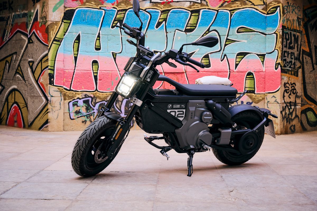 P90512774_highRes_the-new-bmw-ce-02-07-1