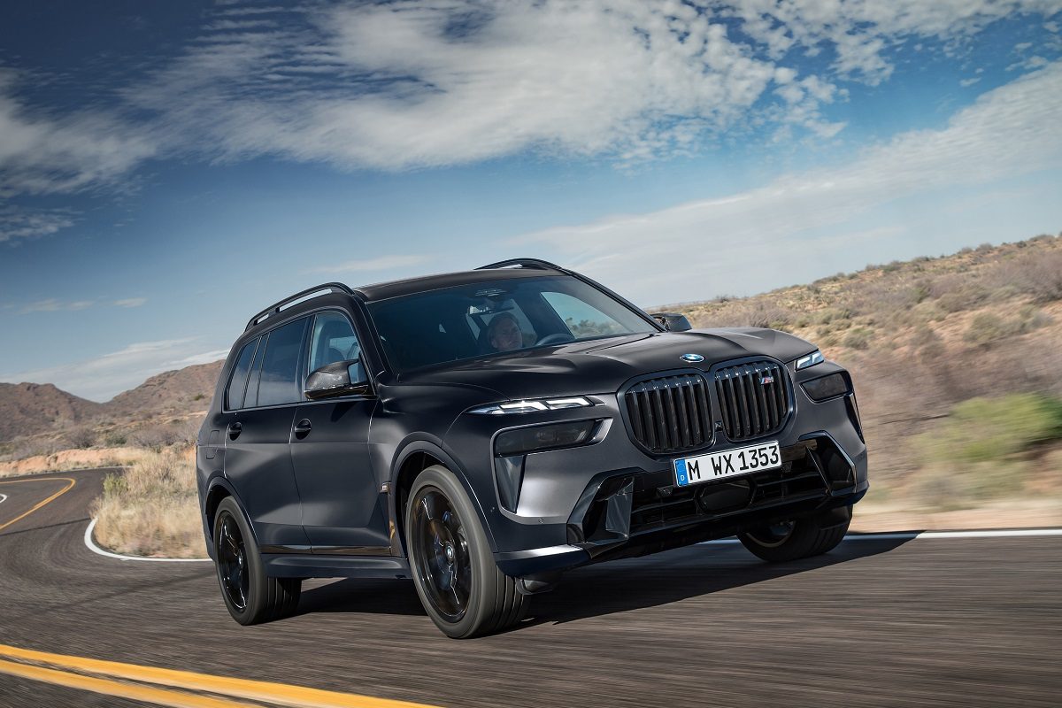 P90529139_highRes_bmw-x7-m60i-10-2023-1