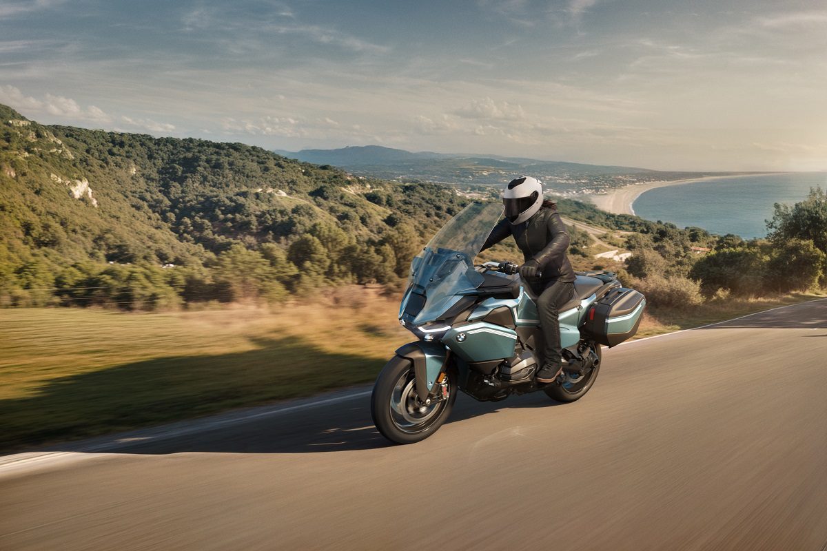 P90596287_highRes_the-new-bmw-r-1300-r