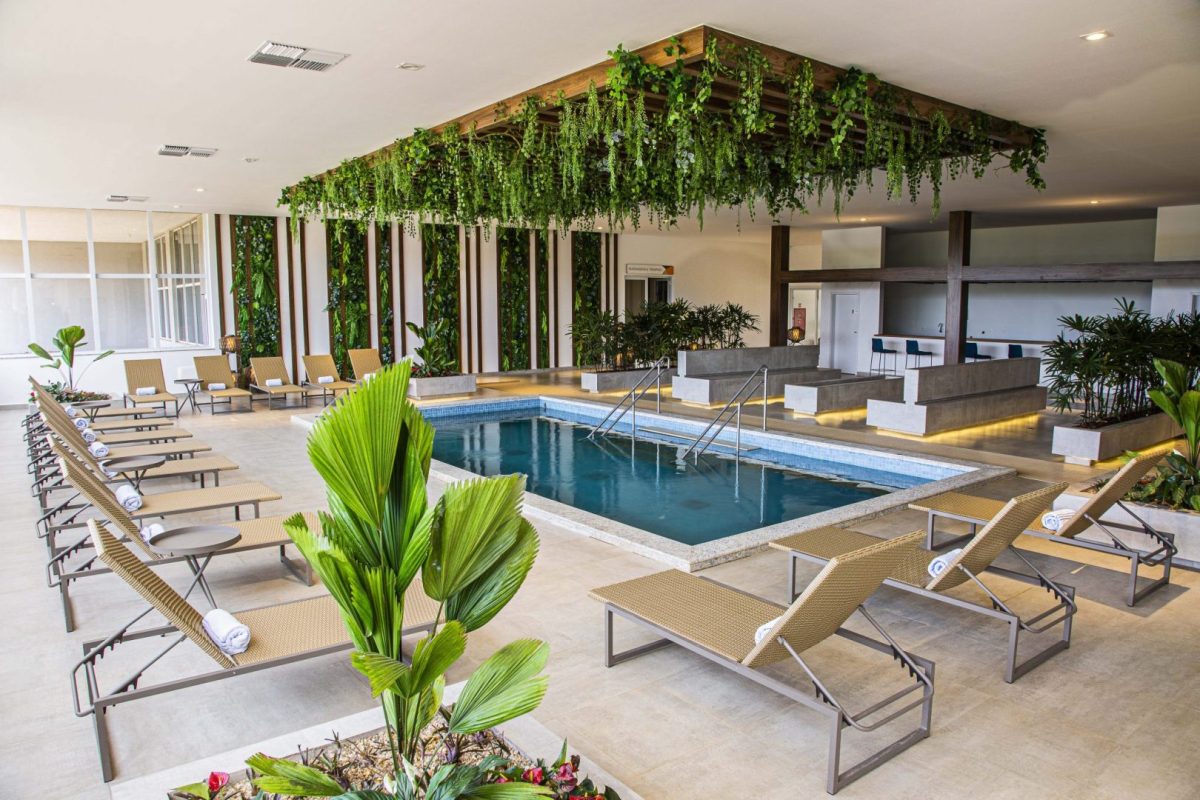 Piscina-no-complexo-do-Spa-_-Foto_-Gabriel-Boieras-scaled-1