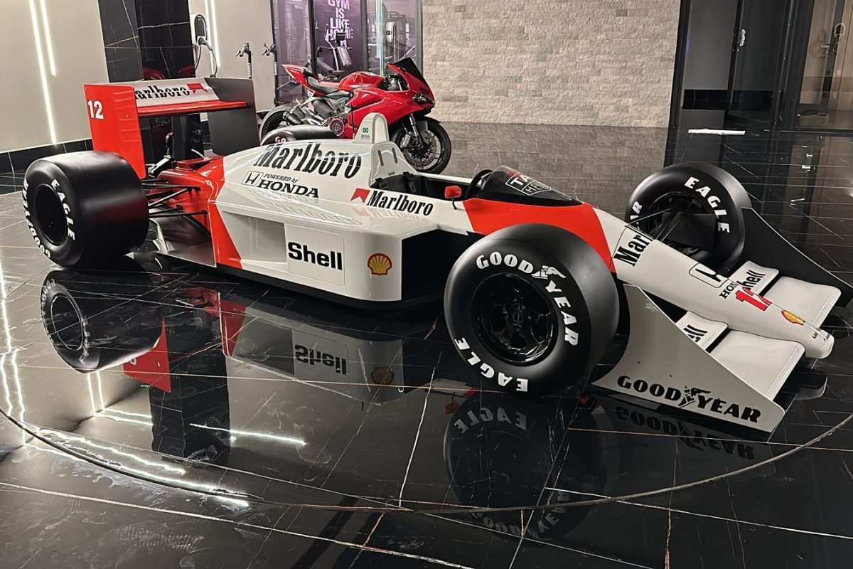 Replica-do-carro-de-Ayrton-Senna