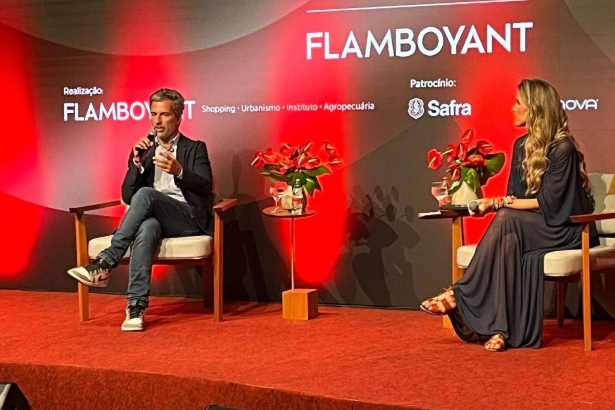 Francisco Bosco e Mariana Ferrão no palco do Conexão Flamboyant - Crédito: Júnior Bueno